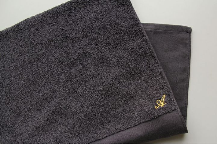 サウナタオル セリフ1cm・ゴールド刺繍