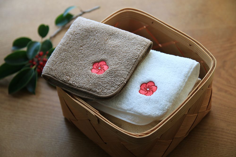 シーズン刺繍タオルハンカチ 梅 | IKEUCHI ORGANIC 公式通販